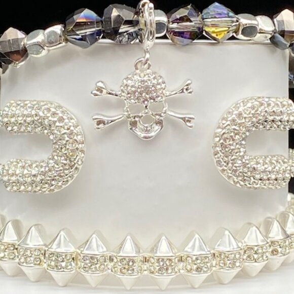 Beyond The Veil Of Sparkle ST21638 Halloween Stack 2025 Skull & Crossbones - Picture 1 of 5